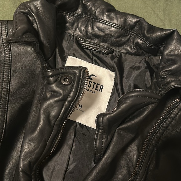 Hollister faux Leather motorcycle jacket size medium - Picture 2 of 6